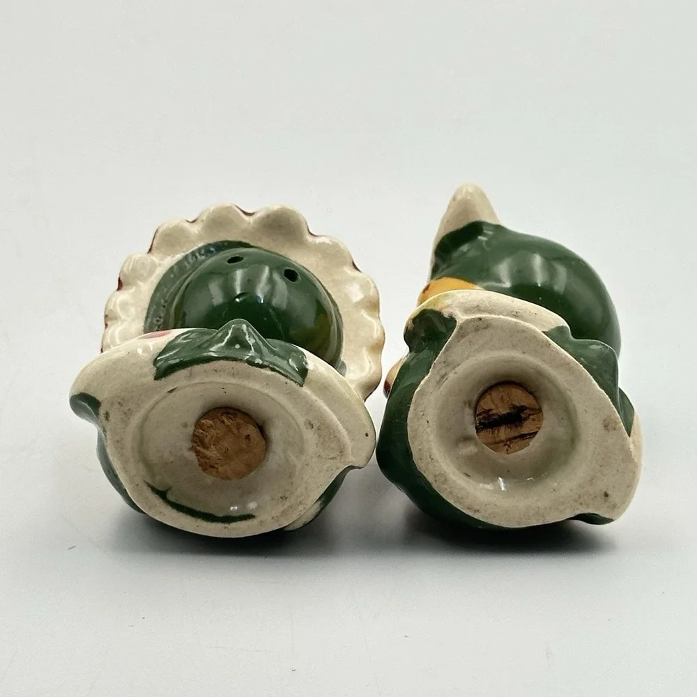 Rare 1950s Native American Salt‎ Pepper Shakers W/ Stand Headdress Pipe Japan
